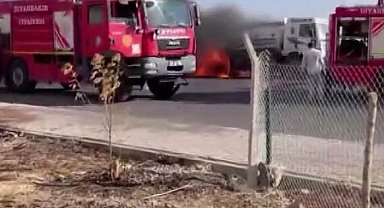 Diyarbakır'da seyir halindeki kamyon alev aldı