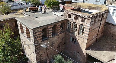 Diyarbakır'da zindanından su kuyusuna kadar olan 15. yüzyıldan kalma Beyler Konağı asırlardır varlığını koruyor