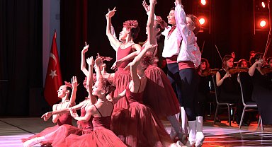 Dokuz Eylül'den 102. yıla yakışan şölen