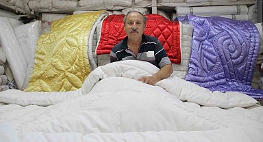 Dolaplara kaldırılan yün yataklara ilgi yeniden arttı: Yorgancılar randevu sistemiyle çalışmaya başladı