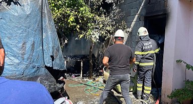 Dörtyol'da züccaciye deposu yandı