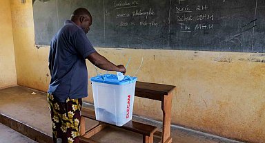 Dünyanın en yaşlı lideri Kamerun Devlet Başkanı Biya, 43 yıllık iktidarını bir dönem daha uzatabilir