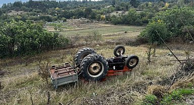 Dursunbey'de traktör devrildi