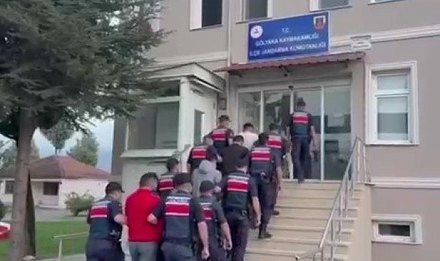 Düzce'de havaya ateş açan 5 kişi kıskıvrak yakalandı