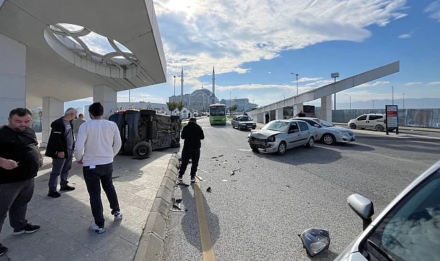 Düzce'de korkutan kaza... Araç yan yattı!