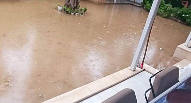 Edremit Körfezi ilçelerinde sağanak yağış sonrası su baskınları