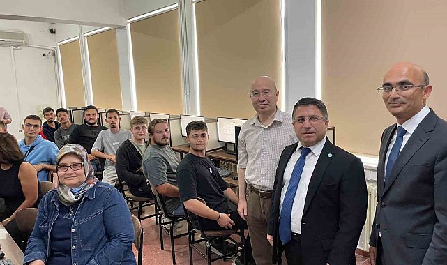 Edremit Meslek Yüksekokulu'nda "Efe Berk Sakin Bilgisayar Laboratuvarı" açıldı