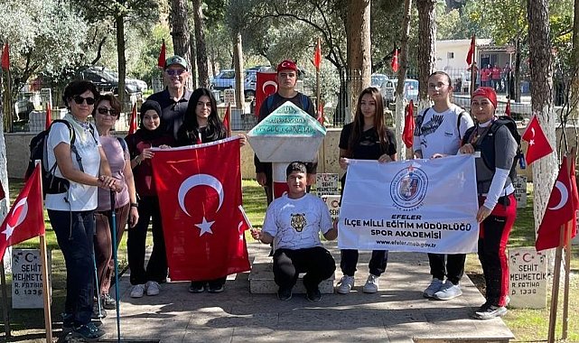 Efeler'de gençlerden vefa yürüyüşü