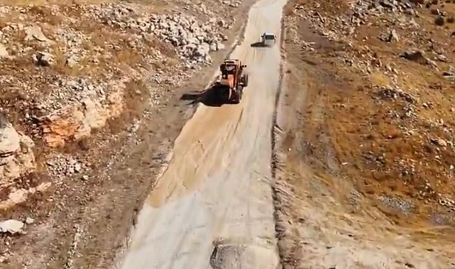 Eğil Belediyesi yol çalışmaları ile vatandaşa konforlu seyahat sağlıyor