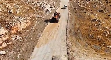 Eğil Belediyesi yol çalışmaları ile vatandaşa konforlu seyahat sağlıyor