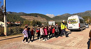 Eğirdir jandarmasından öğrencilere trafik dersi