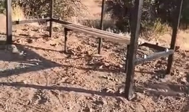 Elazığ'da otobüs durağının koruma plakaları çalındı