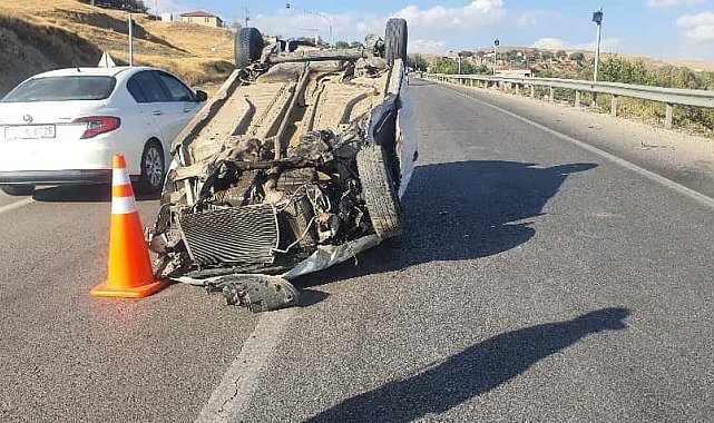 Elazığ'da otomobil takla attı