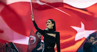 Elif Buse Doğan'dan Tokat'ta Cumhuriyet coşkusu