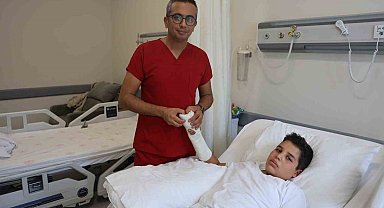 Elini üzüm sıkma makinesine kaptıran Melih'in kopan parmakları, başarılı geçen ameliyatla tutturuldu