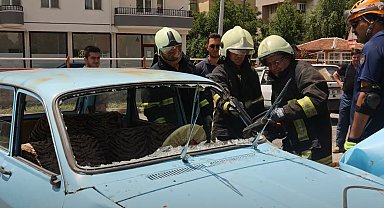 Emekli itfaiye erleri bir gülüğüne göreve döndü, hasret giderdi