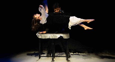 Enver Ertaş iddialı ve eğlenceli yeni gösterisiyle sahnede