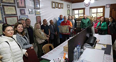 Erasmus projesi ortakları Menteşe'de geleneksel ebru deneyimi yaşadı