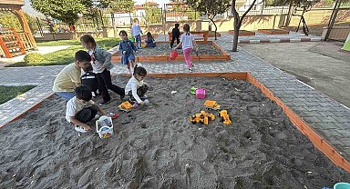 Erbaa'da okul bahçesi sınıfa dönüştü: Minikler doğayla öğreniyor