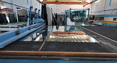 Erciş'te kurulan cam atölyesi bölgenin ihtiyacını karşılıyor