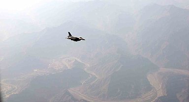 Erdoğan'ın Maskat Havaalanına inişinde F-16 savaş uçakları eşlik etti