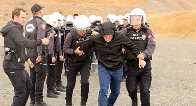 Erzincan'da çevik kuvvetten gerçeğini aratmayan tatbikat