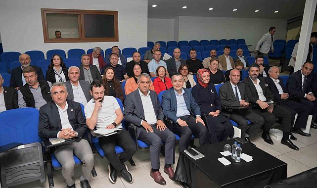 Esenyurt Belediyesi'nden muhtarlara özel eğitim: "Muhtarlar Mektebi" başladı