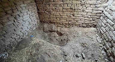 Eskişehir'de 14 yıl sonra ahırdan çıkarılan cesedin gömüldüğü yer görüntülendi