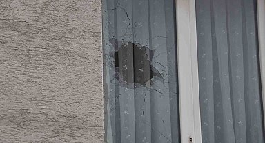 Eskişehir'de eşinin yaşadığı daireye tüfekle 2 el ateş edip kaçtı