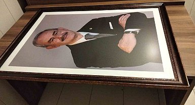 Eskişehir'de Yılmaz Büyükerşen'in fotoğrafları depolara kaldırıldı