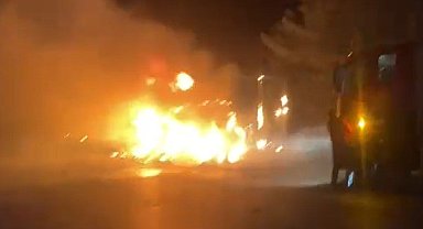 Et yüklü tır dorsesi yandı