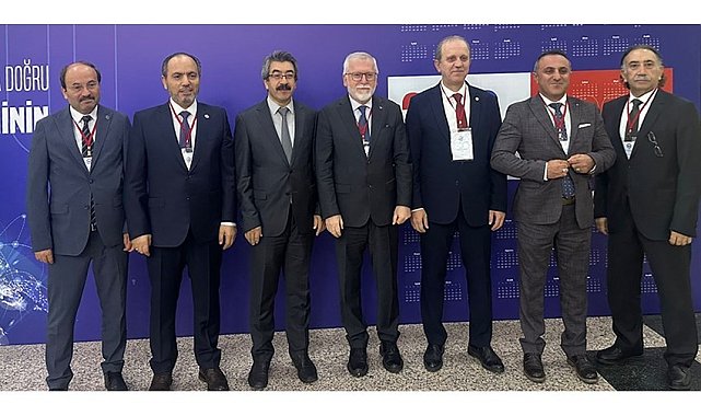 ETÜ Rektörü Prof. Dr. Bülent Çakmak, YÖK'ün "2030 Türk yükseköğretim yol haritası" toplantısına katıldı