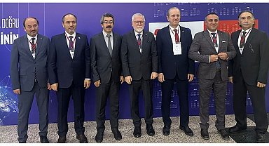 ETÜ Rektörü Prof. Dr. Bülent Çakmak, YÖK'ün "2030 Türk yükseköğretim yol haritası" toplantısına katıldı