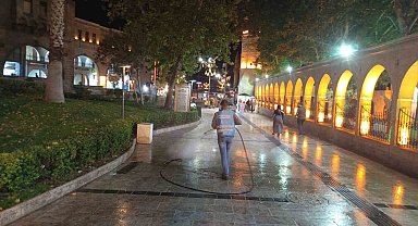 Eyyübiye Belediyesi kirlenen sokakları yıkadı