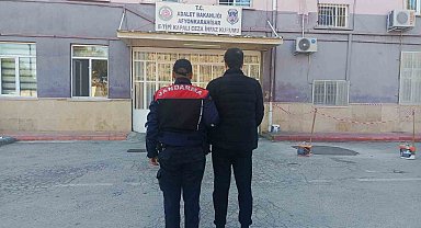 Farklı suçlardan 20 yıl hapis cezasıyla aranan şahsı jandarma yakaladı