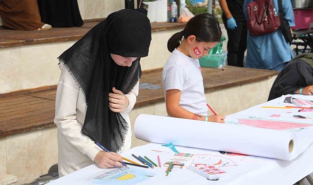 Fethiye'de çocuklar Filistinli akranları için resim çizdi