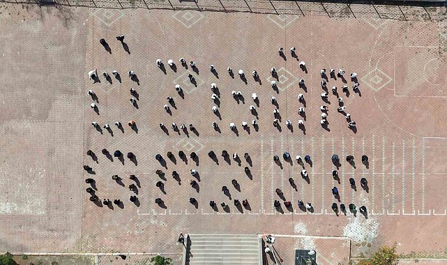 Filistin için tek yürek olan öğrencilerden "Özgür Gazze" koreografisi
