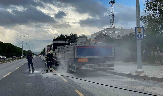 Freni tutmayan TIR'ın balataları yandı