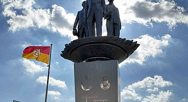 Galatasaray'da Gazi Mustafa Kemal Atatürk, Tevfik Fikret ve Ali Sami Yen Anıtı'nın açılışı yapıldı