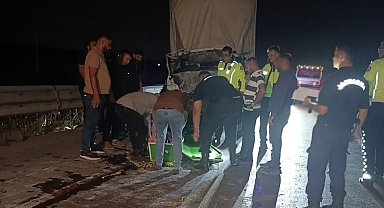 Gaziantep'te kamyonet kamyona arkadan çarptı: 1 ölü, 1 ağır yaralı