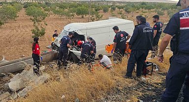 Gaziantep'te kamyonet şarampole uçtu: 2 ağır yaralı