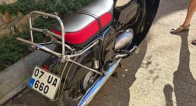 Gazipaşa'da mıcırda kayan motosiklet devrildi: 2 yaralı