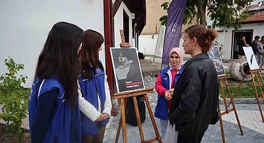 Gazze'de yaşanan dramı afişlerle anlattılar