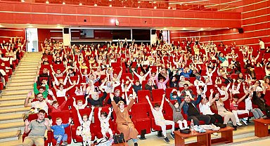 Gebze'de çocuklar için "Aslan Hürkuş" filmi gösterildi