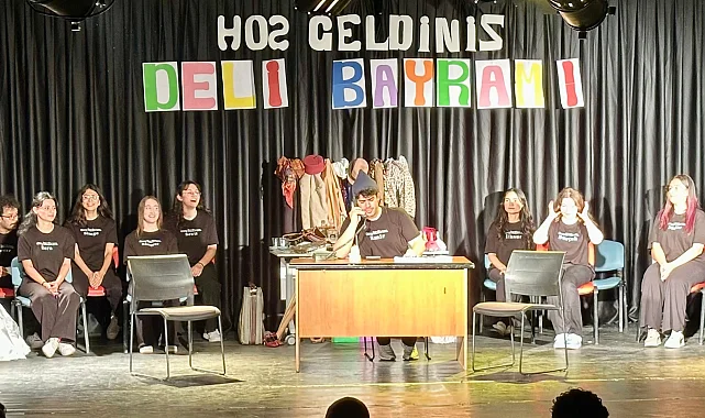 Genç İzmir'den tiyatroseverlere 'Deli Bayramı' oyunu