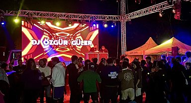 Gençler İzmir Foça kampında gönüllerince eğlendi