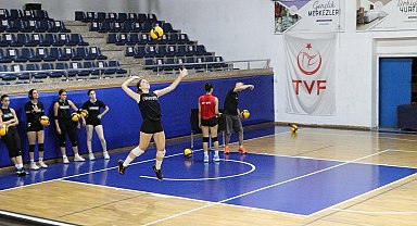 Gençlere örnek özverili sporcular