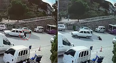 Geri manevra yapan otomobil, bastonla yürüyen yaşlı adama çarptı