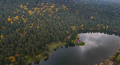 Gölcük Tabiat Parkı'nda sonbahar güzelliği mest etti