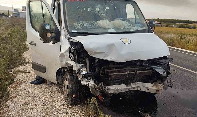 Gönen'de öğrenci servisi ile otomobil çarpıştı: 2 ölü, 7 öğrenci yaralı